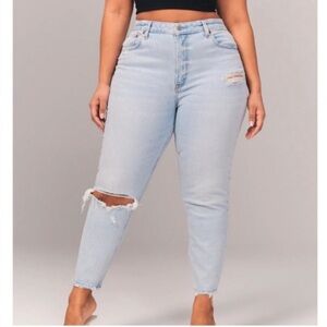 Abercrombie & Fitch Curve Love The Mom High Rise Jean 37 / 24 Short